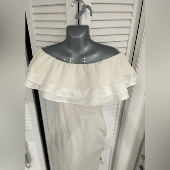 The Clothing Company beautiful white formal fitted dress size medium - Picture 2 of 10